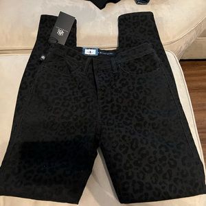 NWT Rock & Republic Cheetah Skinny Jeans - Size 6L